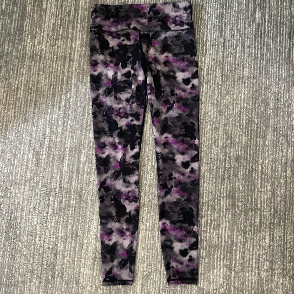 ZYIA Active soft a snug water color leggings. size 6-8 28 in inseam